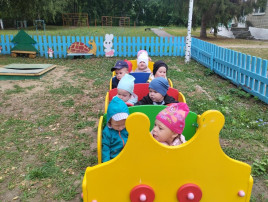 Играем на прогулке Играем на прогулке.
