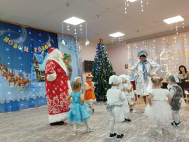 Прошел новогодний утренник. Прошел новогодний утренник.