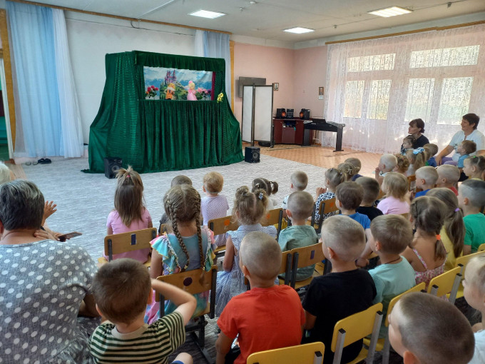 К нам приехал театр К нам приехал театр.